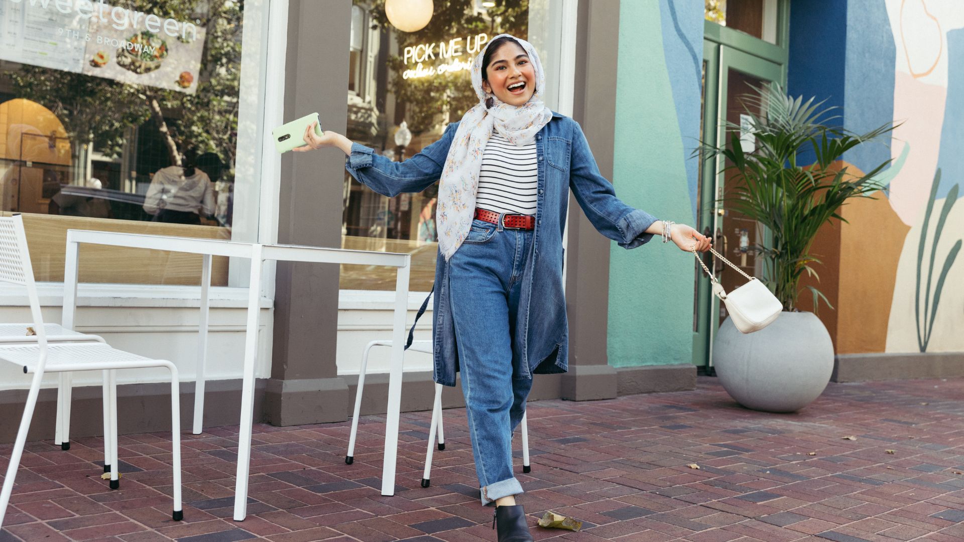 3 ways to make a pair of boyfriend jeans chic for women